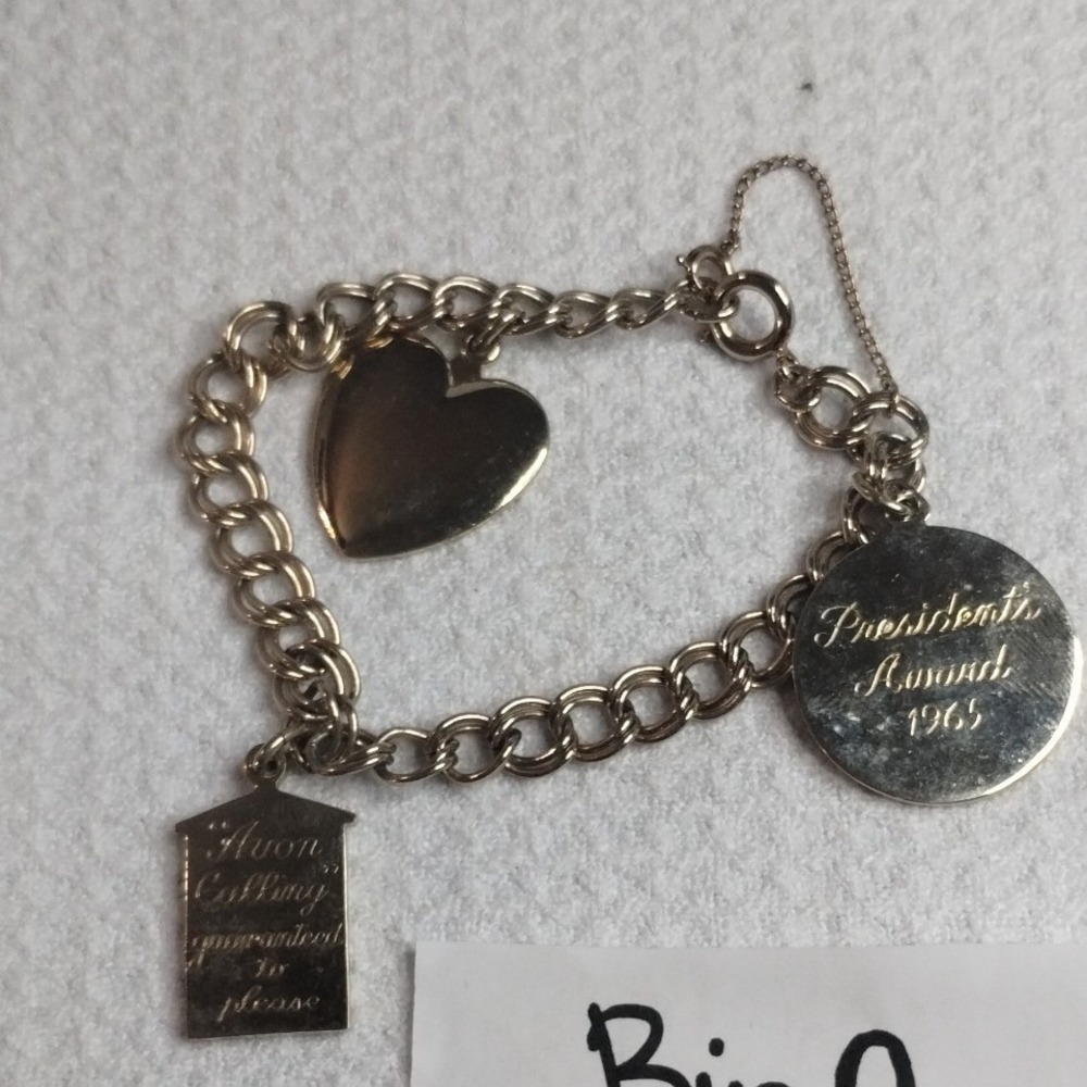 Vintage Avon Presidents Award 1965 Charm Bracelet Silver Tone Heart Curb‎ Link